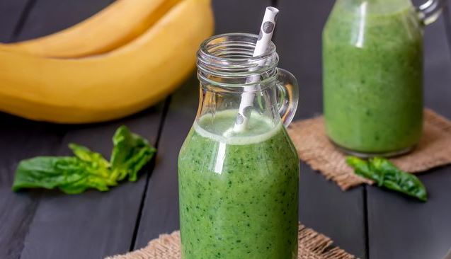  Spinach, banana, and lemon